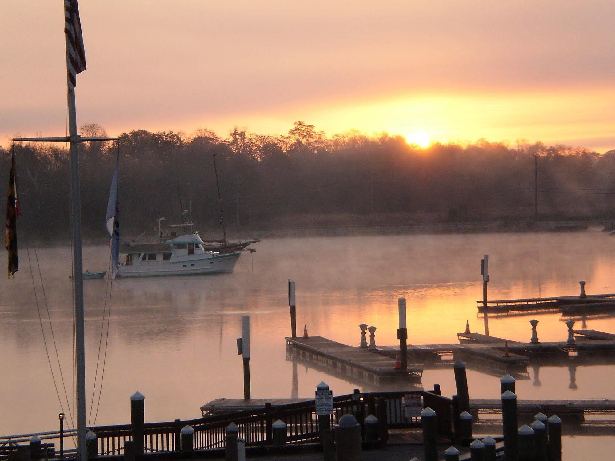 Inn At The Canal Bed & Breakfast Chesapeake City Exteriör bild